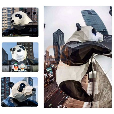 大型玻璃钢熊猫爬墙雕塑