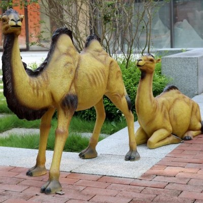 仿真骆驼玻璃钢雕塑，园林景观别墅幼儿园非常适合摆件!