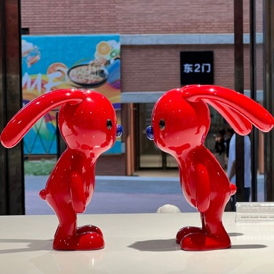 玻璃钢卡通兔子雕塑艺术造型街区景观小品摆件