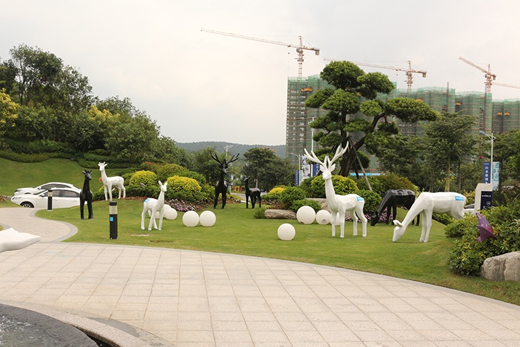 公园小区玻璃钢动物雕塑纯色鹿摆件