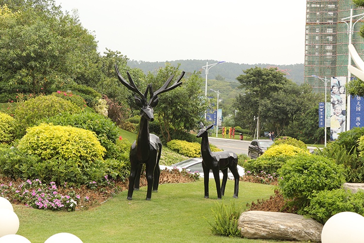 公园小区玻璃钢动物雕塑纯色鹿摆件