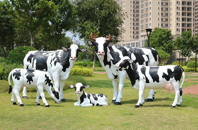 玻璃钢奶牛雕塑，仿真的奶牛雕塑摆件!