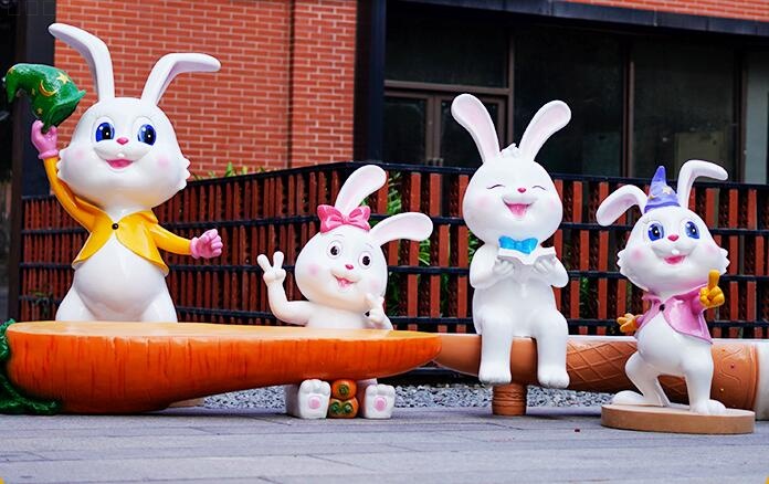 玻璃钢兔子创意萝卜座椅，户外幼儿园儿童小区都喜欢摆放!
