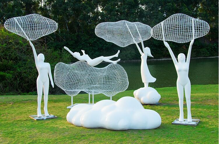 不锈钢镂空云朵雕塑摆件，校园景区广场都喜欢摆放