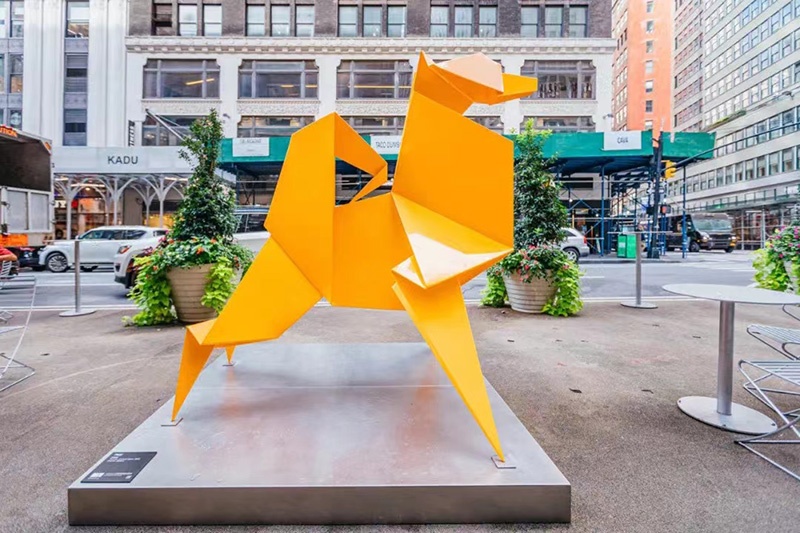 不锈钢抽象异形切面动物雕塑，2021都摆这样的款式