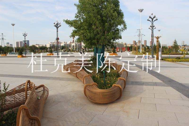 甘肃庆阳高铁站定制一批大型不锈钢金属镂空异形树池坐凳案例