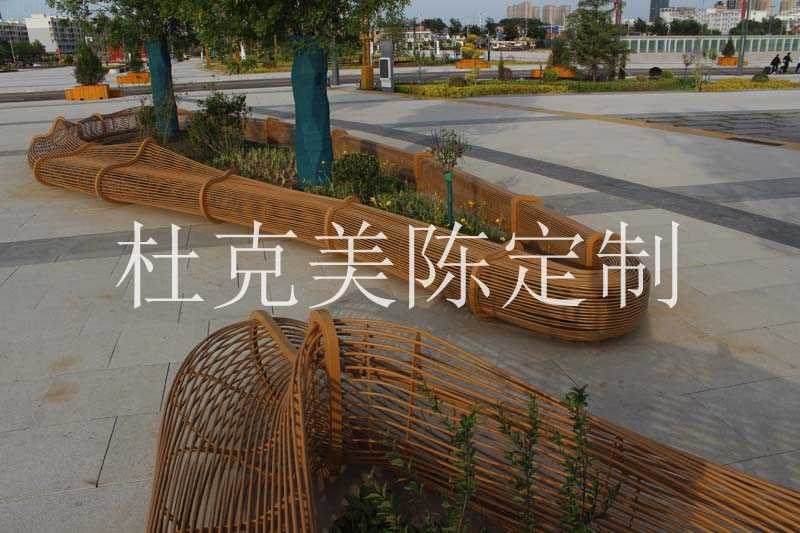 甘肃庆阳高铁站定制一批大型不锈钢金属镂空异形树池坐凳案例