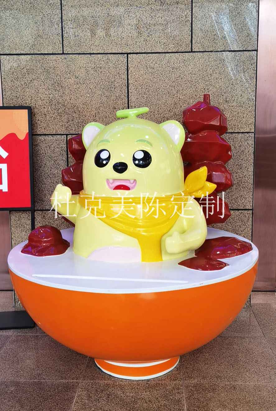 玻璃钢卡通熊雕塑创意IP形象摆件 玻璃钢卡通熊雕塑创意IP形象摆件