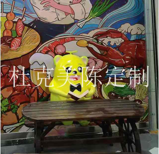玻璃钢卡通熊雕塑创意IP形象摆件 玻璃钢卡通熊雕塑创意IP形象摆件