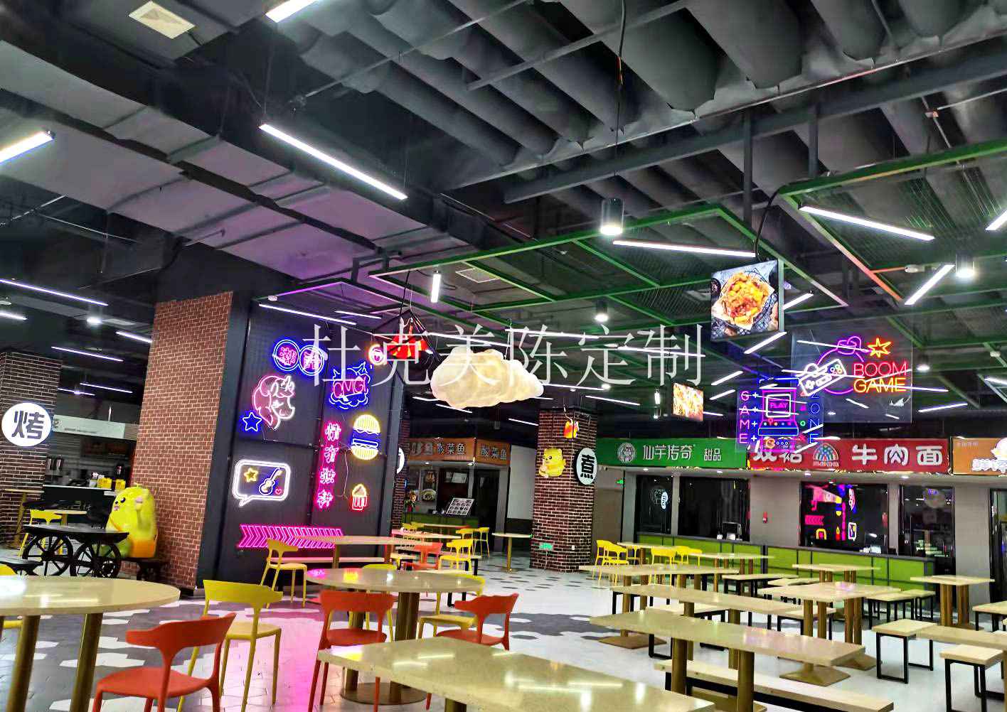 玻璃钢卡通熊雕塑创意IP形象摆件 玻璃钢卡通熊雕塑创意IP形象摆件