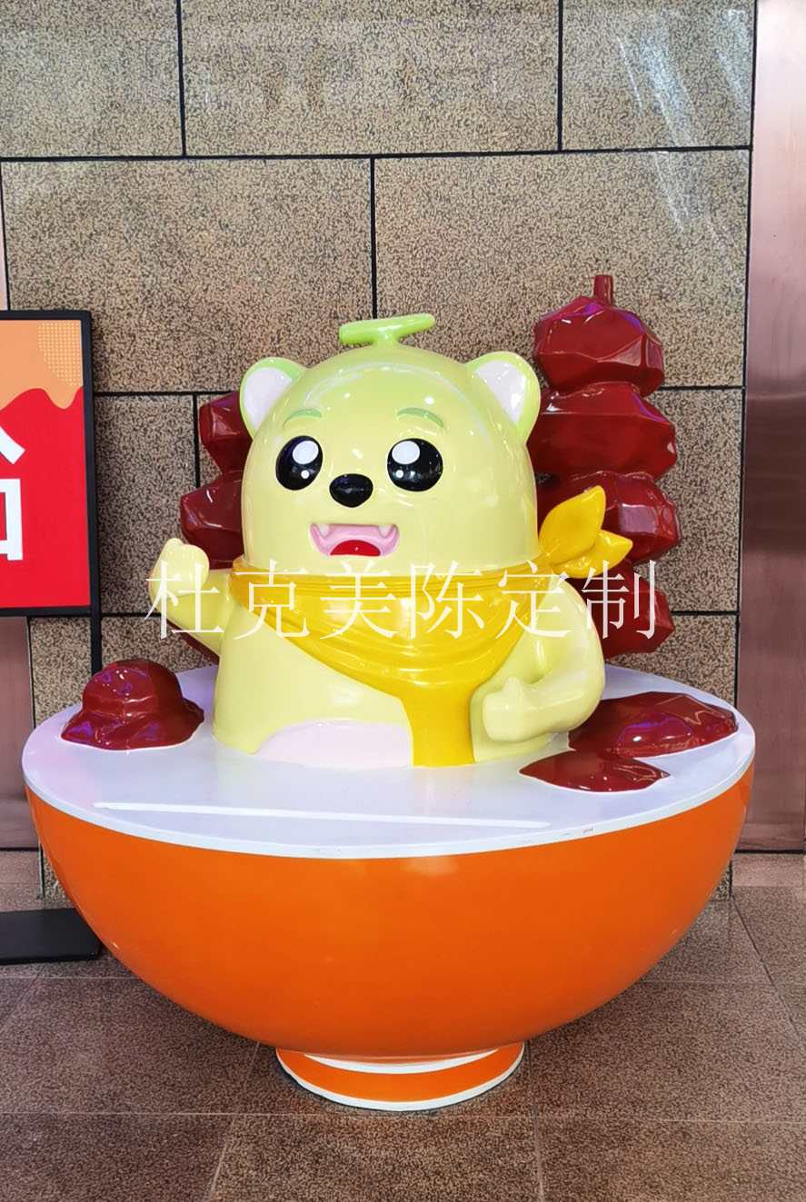 玻璃钢卡通熊雕塑创意IP形象摆件 玻璃钢卡通熊雕塑创意IP形象摆件