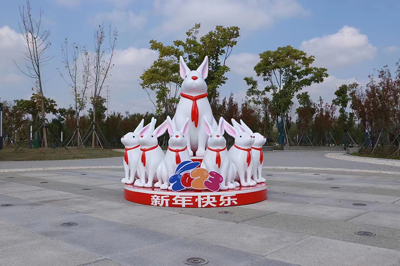 玻璃钢兔子雕塑新年元旦美陈景观艺术小品摆件 玻璃钢兔子雕塑新年元旦美陈景观艺术小品摆件