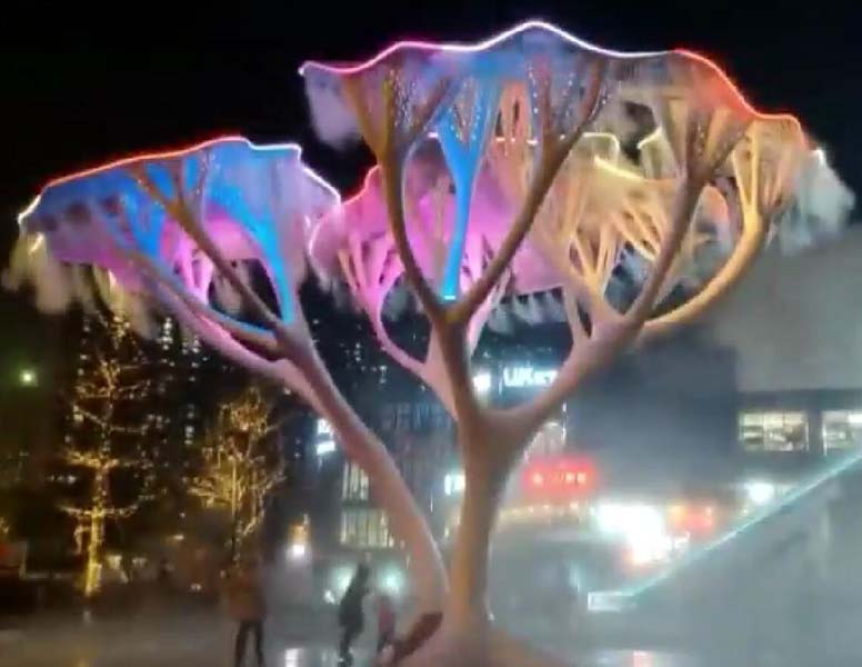 网红互动美陈玻璃钢和不锈钢发光烟雾树雕塑