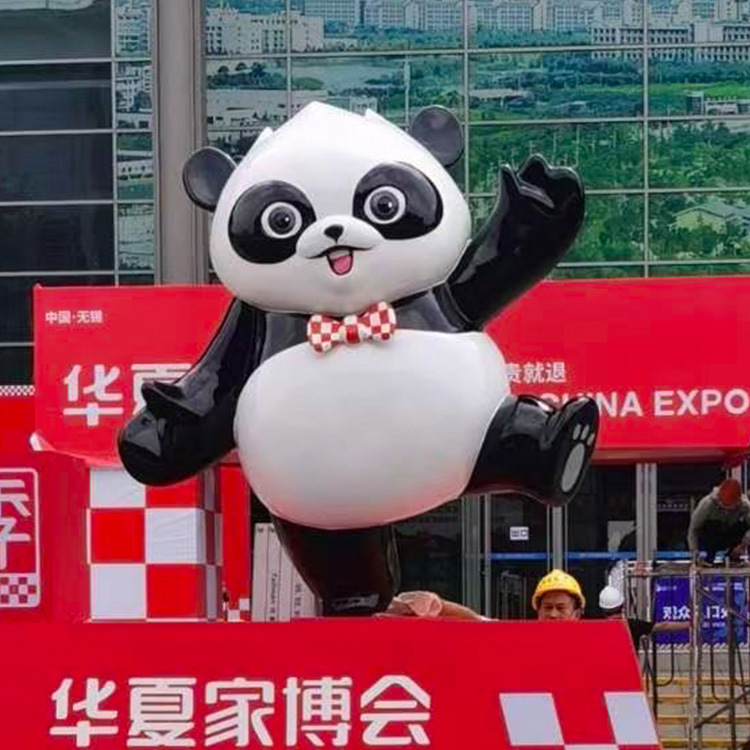 玻璃钢大型熊猫爬墙雕塑切面景观动物摆件